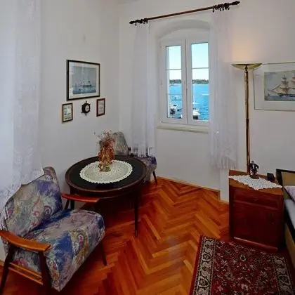 Apart Daire, 1 Büyük (Queen) Boy Yatak ve Çekyat