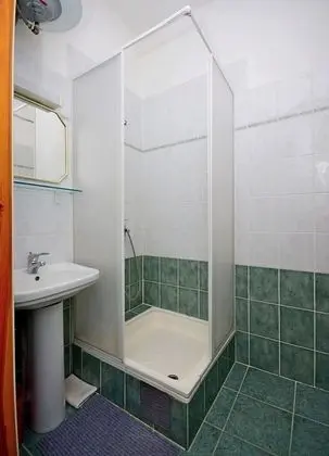 Apart Daire, 1 Büyük (Queen) Boy Yatak ve Çekyat