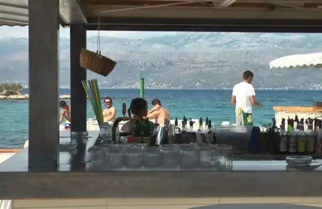 Apart Daire, 1 Büyük (Queen) Boy Yatak ve Çekyat