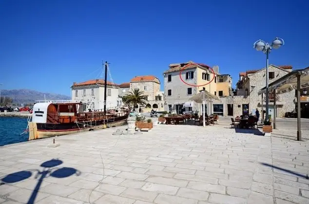 Apart Daire, 1 Büyük (Queen) Boy Yatak ve Çekyat