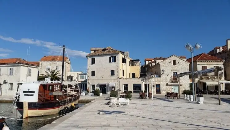 Apart Daire, 1 Büyük (Queen) Boy Yatak ve Çekyat