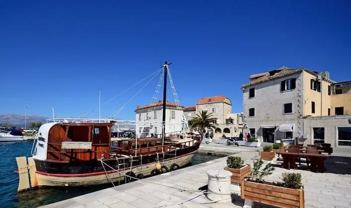 Apart Daire, 1 Büyük (Queen) Boy Yatak ve Çekyat