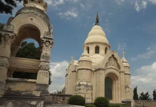 Apart Daire, 1 Büyük (Queen) Boy Yatak ve Çekyat