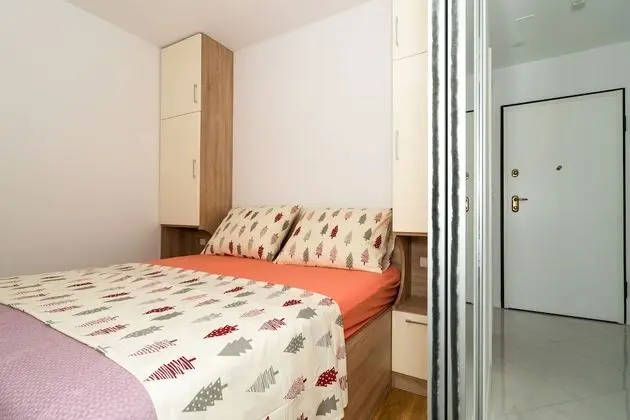 Apart Daire, 1 Büyük (Queen) Boy Yatak ve Çekyat