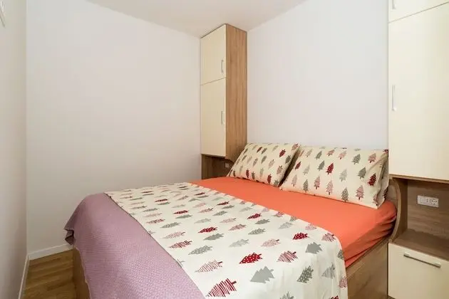 Apart Daire, 1 Büyük (Queen) Boy Yatak ve Çekyat