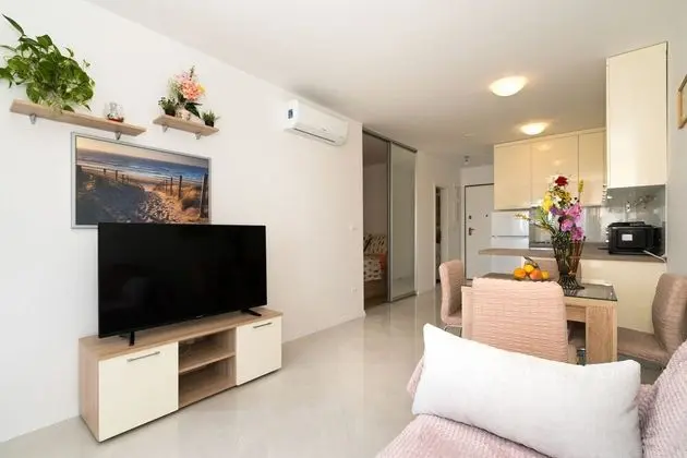 Apart Daire, 1 Büyük (Queen) Boy Yatak ve Çekyat