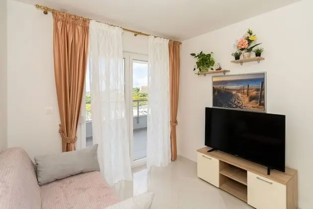 Apart Daire, 1 Büyük (Queen) Boy Yatak ve Çekyat