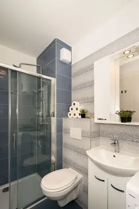 Apart Daire, 1 Büyük (Queen) Boy Yatak ve Çekyat