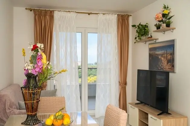 Apart Daire, 1 Büyük (Queen) Boy Yatak ve Çekyat