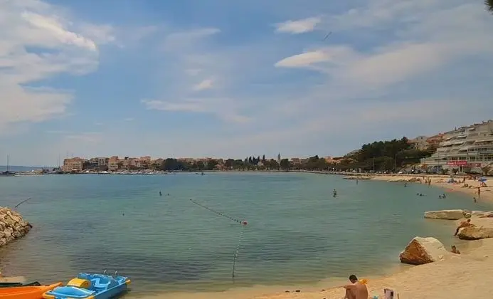 Apart Daire, 1 Büyük (Queen) Boy Yatak ve Çekyat