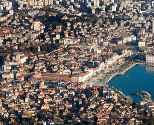 Apart Daire, 1 Büyük (Queen) Boy Yatak ve Çekyat