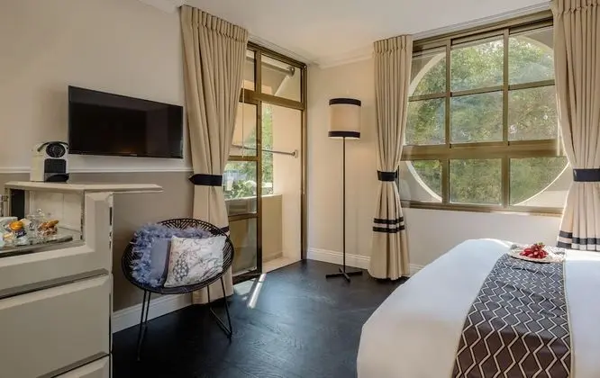 Deluxe Tek Büyük Yataklı Oda