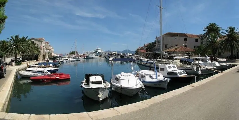 Apart Daire, 1 Büyük (Queen) Boy Yatak