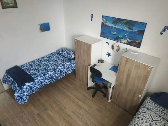 İki Ayrı Yataklı Oda, Ortak Banyo