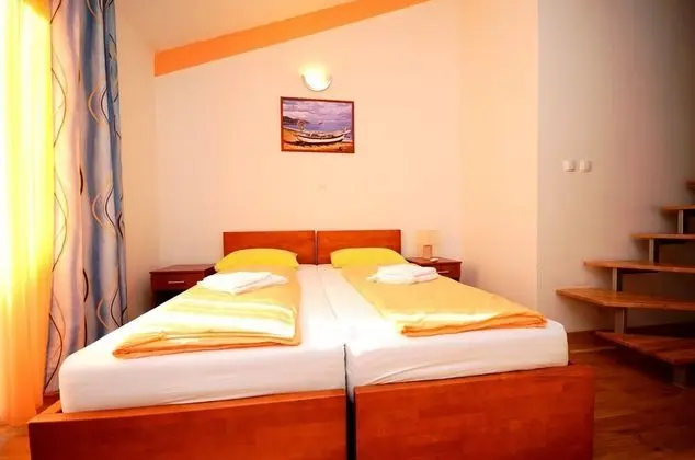 Apart Daire, 1 Büyük (Queen) Boy Yatak ve Çekyat