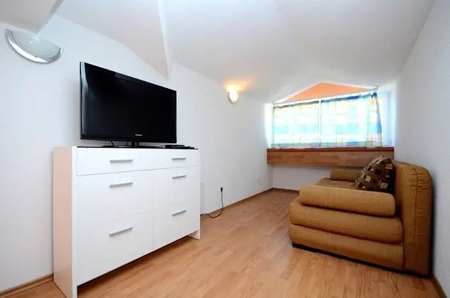 Apart Daire, 1 Büyük (Queen) Boy Yatak ve Çekyat