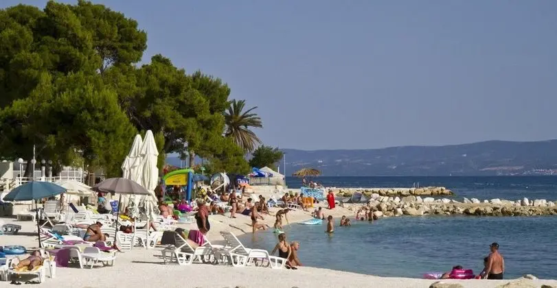 Apart Daire, 1 Büyük (Queen) Boy Yatak ve Çekyat