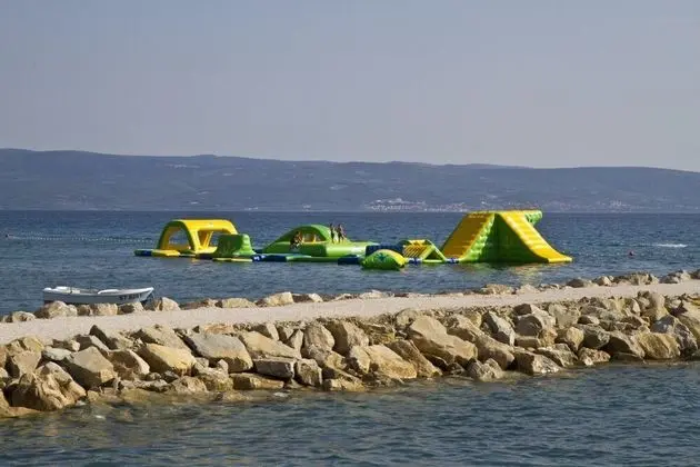 Apart Daire, 1 Büyük (Queen) Boy Yatak ve Çekyat