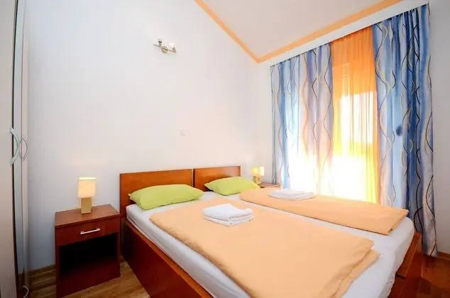 Apart Daire, 1 Büyük (Queen) Boy Yatak ve Çekyat