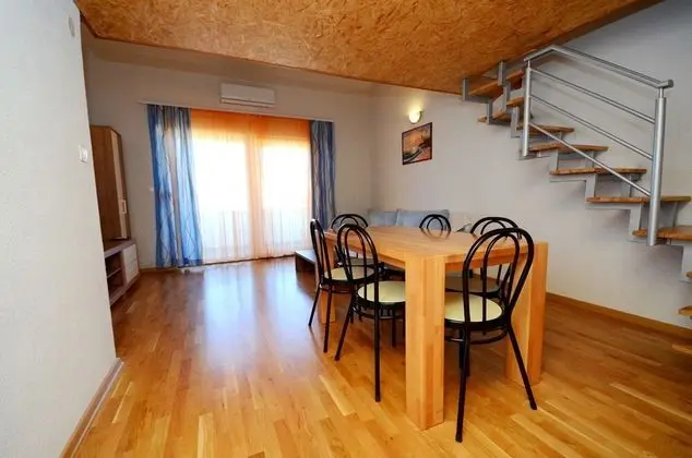 Apart Daire, 1 Büyük (Queen) Boy Yatak ve Çekyat