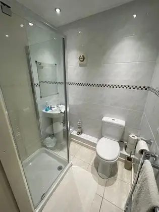 Tek Kişilik Oda, Ortak Banyo