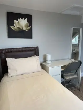 Tek Kişilik Oda, Ortak Banyo (Shared Facilities)