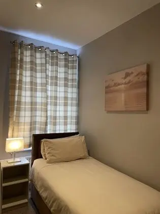 Tek Kişilik Oda, Ortak Banyo (Shared Facilities)