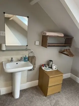 Tek Kişilik Oda, Ortak Banyo (Shared Facilities)