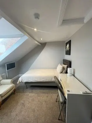 Tek Kişilik Oda, Ortak Banyo (Shared Facilities)