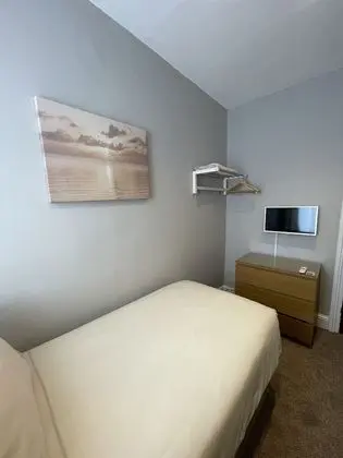 Tek Kişilik Oda, Ortak Banyo (Shared Facilities)