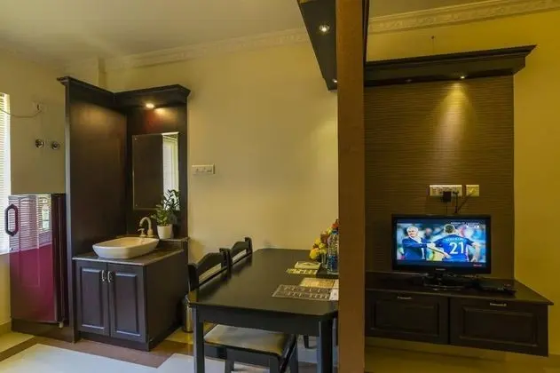 Superior Tek Büyük Yataklı Oda, Balkon, Bahçe Manzaralı