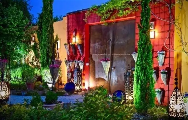 Design Tek Büyük veya İki Ayrı Yataklı Oda, Özel Banyo, Avlu Manzaralı (Zemara)