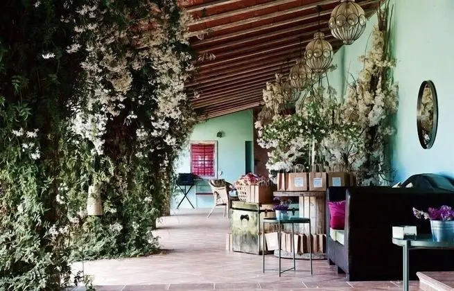 Design Tek Büyük veya İki Ayrı Yataklı Oda, Özel Banyo, Avlu Manzaralı (Zemara)