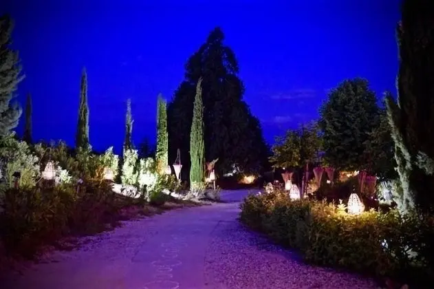 Design Tek Büyük veya İki Ayrı Yataklı Oda, Özel Banyo, Avlu Manzaralı (Zemara)