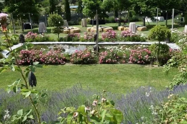 Design Tek Büyük veya İki Ayrı Yataklı Oda, Özel Banyo, Avlu Manzaralı (Zemara)