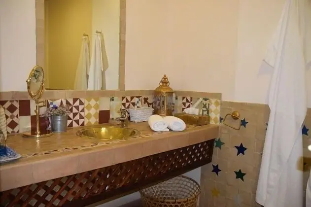 Design Tek Büyük veya İki Ayrı Yataklı Oda, Özel Banyo, Avlu Manzaralı (Zemara)