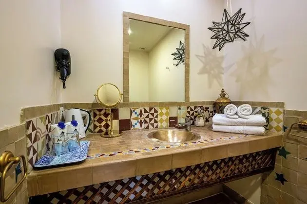 Design Tek Büyük veya İki Ayrı Yataklı Oda, Özel Banyo, Avlu Manzaralı (Zemara)