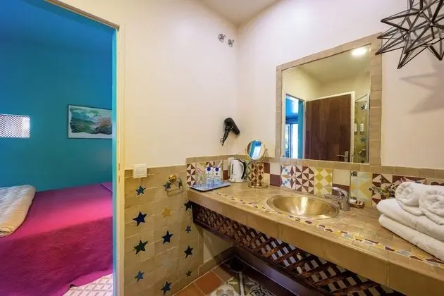 Design Tek Büyük veya İki Ayrı Yataklı Oda, Özel Banyo, Avlu Manzaralı (Zemara)