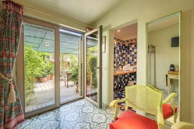 Design Tek Büyük Yataklı Oda, 1 Çift Kişilik Yatak, Özel Banyo, Avlu Manzaralı (Anoki)