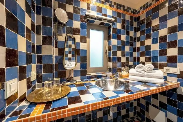 Design Tek Büyük Yataklı Oda, 1 Çift Kişilik Yatak, Özel Banyo, Avlu Manzaralı (Anoki)