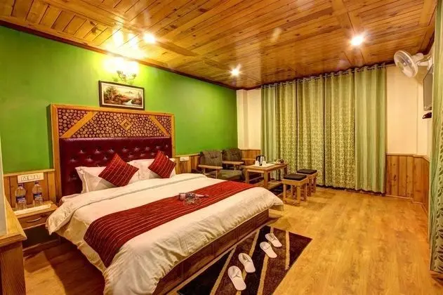 Deluxe Tek Büyük Yataklı Oda, Sigara İçilebilir