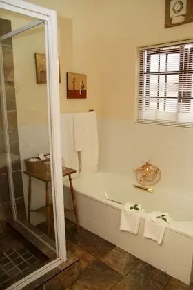Kingfisher Semi-Luxury Double / Twin Room