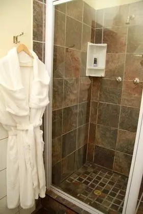 Kingfisher Semi-Luxury Double / Twin Room