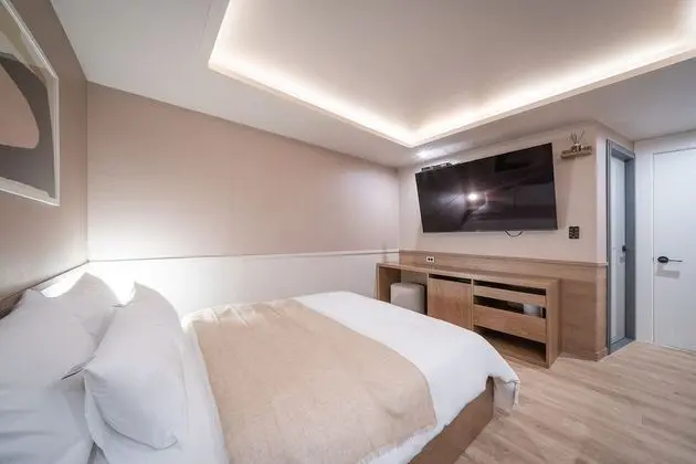 Deluxe Tek Büyük Yataklı Oda