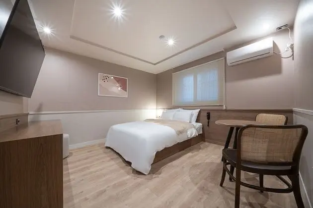 Standard Tek Büyük Yataklı Oda