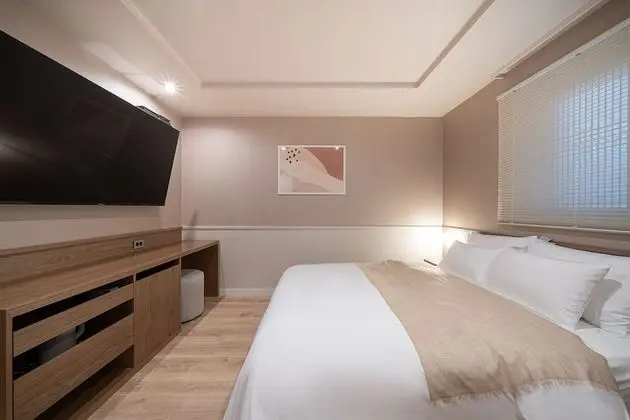 Standard Tek Büyük Yataklı Oda