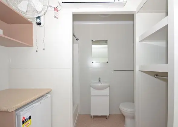 Oda (Compact Queen Van Room)