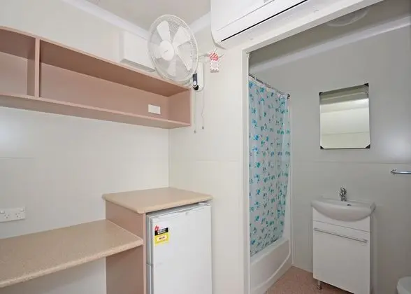 Oda (Compact Single Van Room)