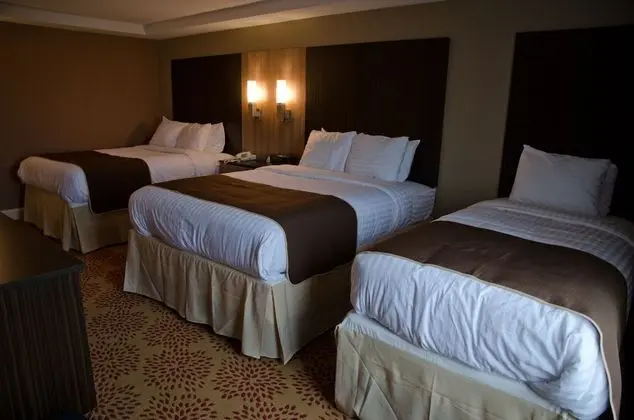 Family Oda (Two Queen Beds & One Twin Size Bed)
