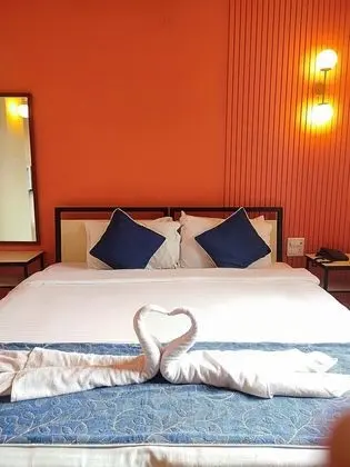 Honeymoon Suite with Balcony and Pool View